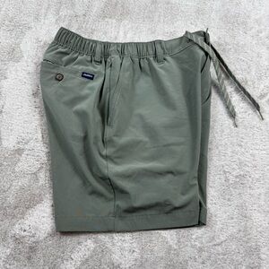 Chubbies every wear shorts men’s M green 6” elastic waist stretch performance